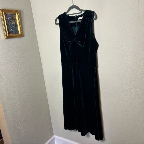 Elegant Velvet Sleeveless Dress - Deep Green  Size XL - Picture 2 of 8